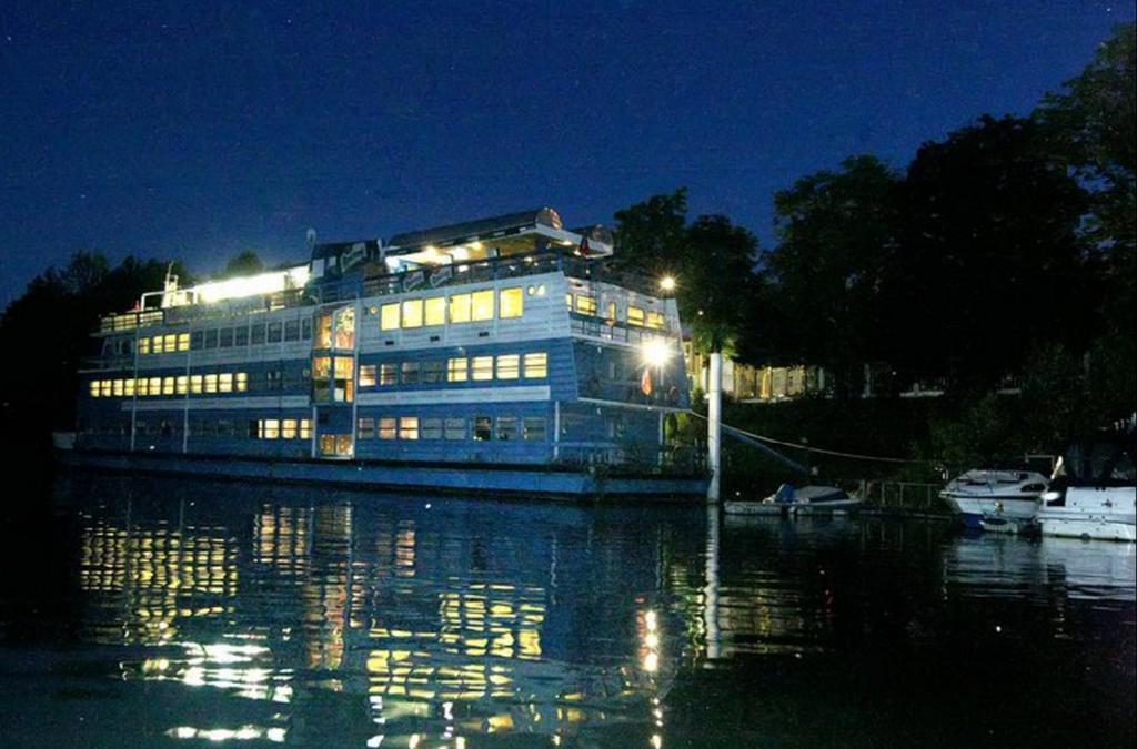 Botel Vodnik Prague Exterior photo